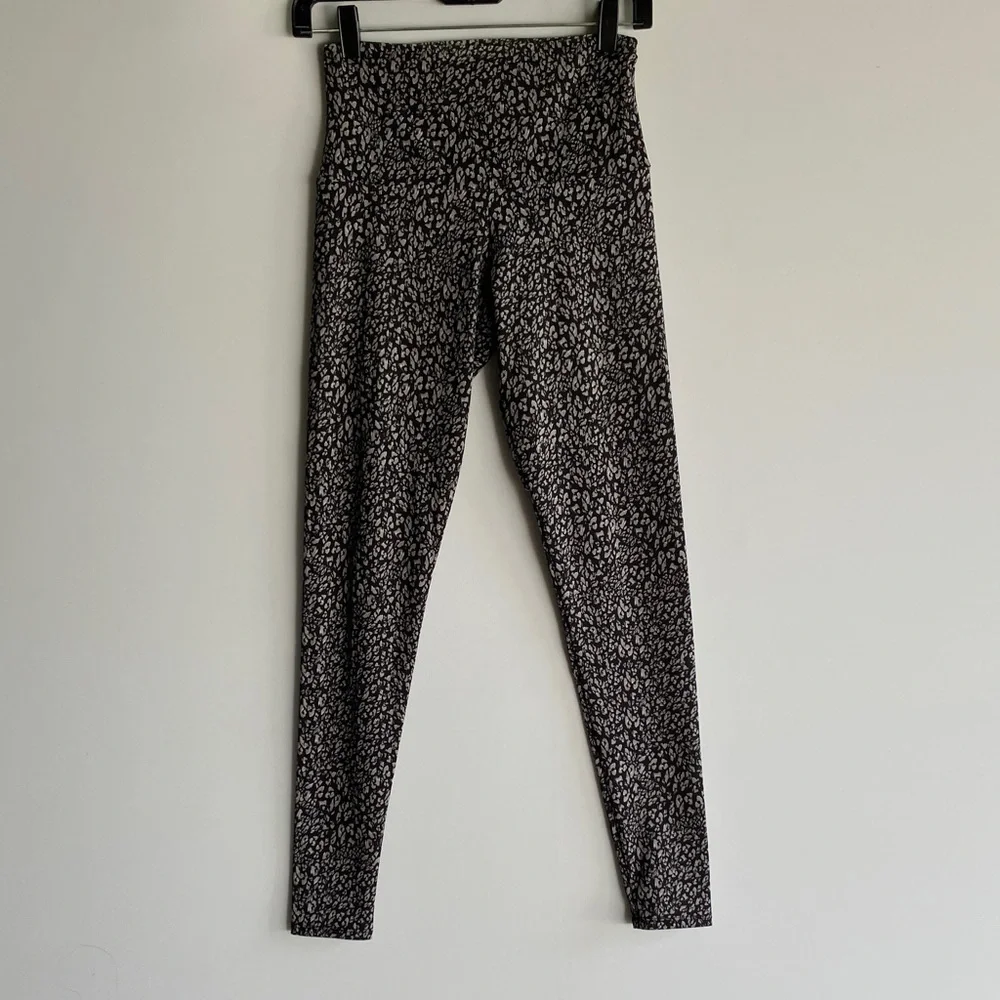 Onzie Black and Tan/Cream Patterned Leggings
